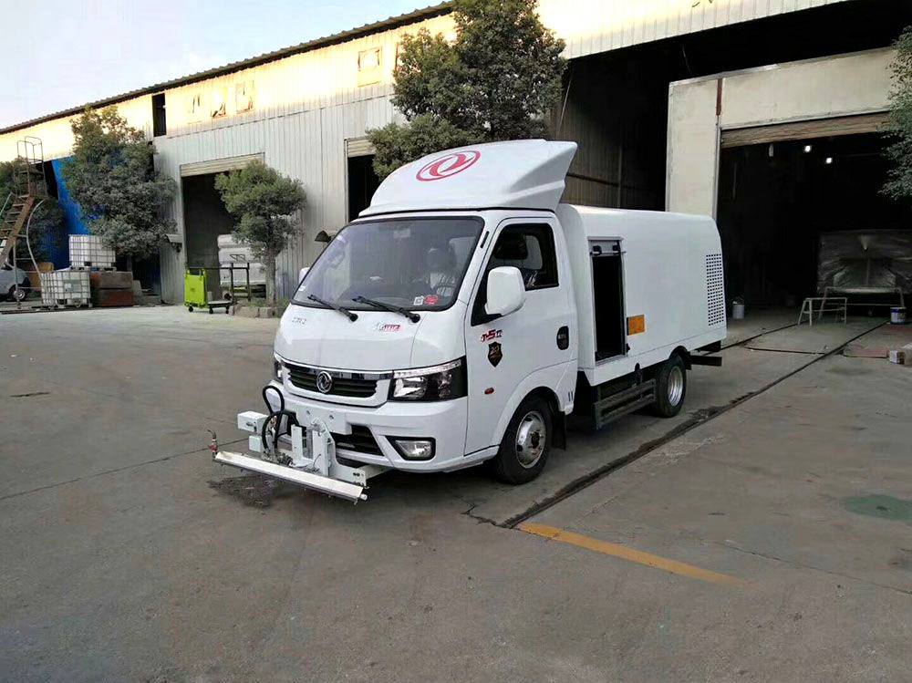 1.5立方 蓝牌东风途逸 路面清洗车