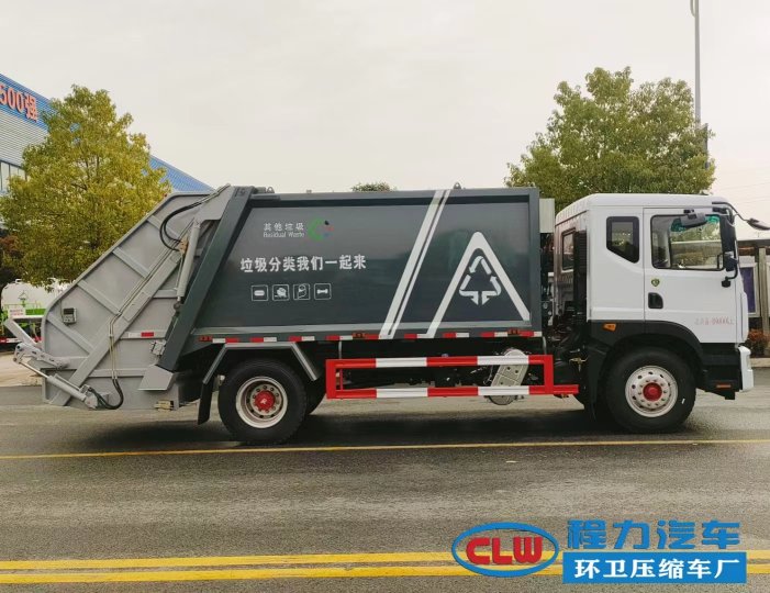 压缩式垃圾车这样加油和尿素是省钱或费钱？