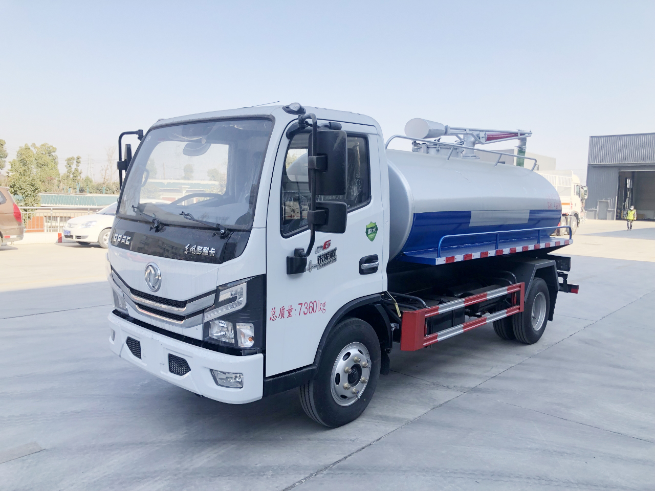 东风小多利卡5方吸粪车